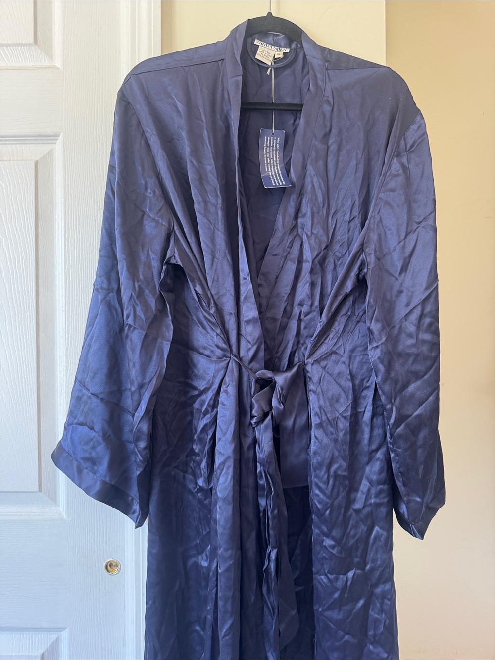 Vintage Winters silks silk robe - Picture 2 of 5